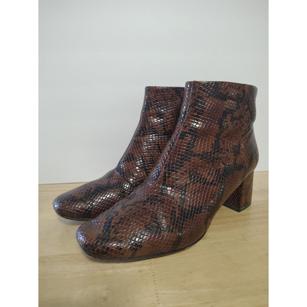 Women's Clarks Sheer Flora 2 Snakeskin Ankle Booties Sz 9 Animal Prnt  Boots Zip